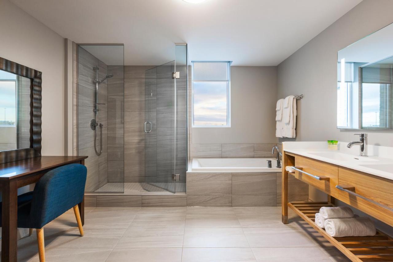 Imperia Hotel Et Suites Boucherville Exteriör bild